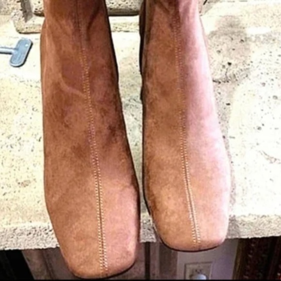 NIB DKNY Cavale Stretch Ankle Booties Size 9 Tan - Picture 7 of 12